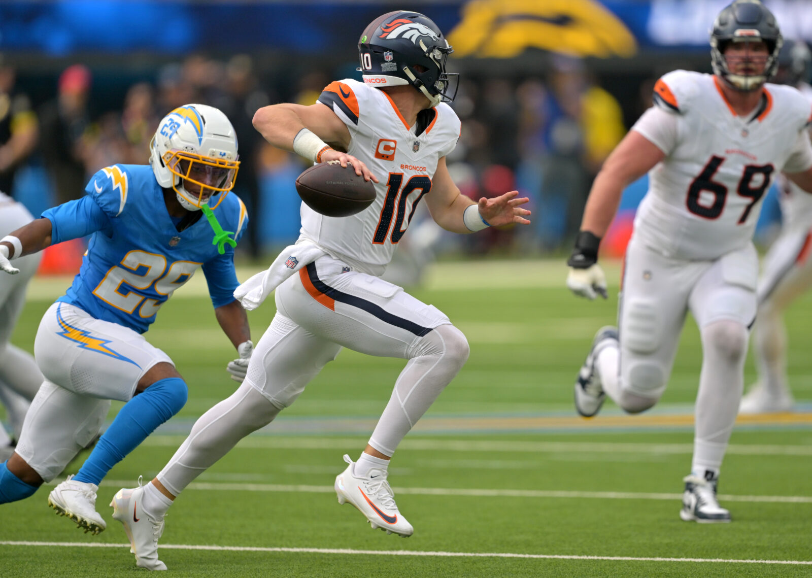 Bo Nix&rsquo;s struggles, penalties lead to another 4th quarter collapse vs. Chargers